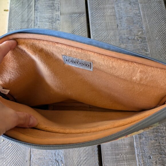 Kayond Travel Laptop Tablet Zippered Bag Multiple Pockets NWOT - Picture 3 of 6